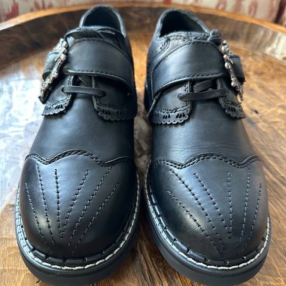 BRAND NEW - John Fluevog Women’s 7TH HEAVEN CAPELLAN Black Wingtip Shoe - Sz 7.5 - Picture 2 of 11